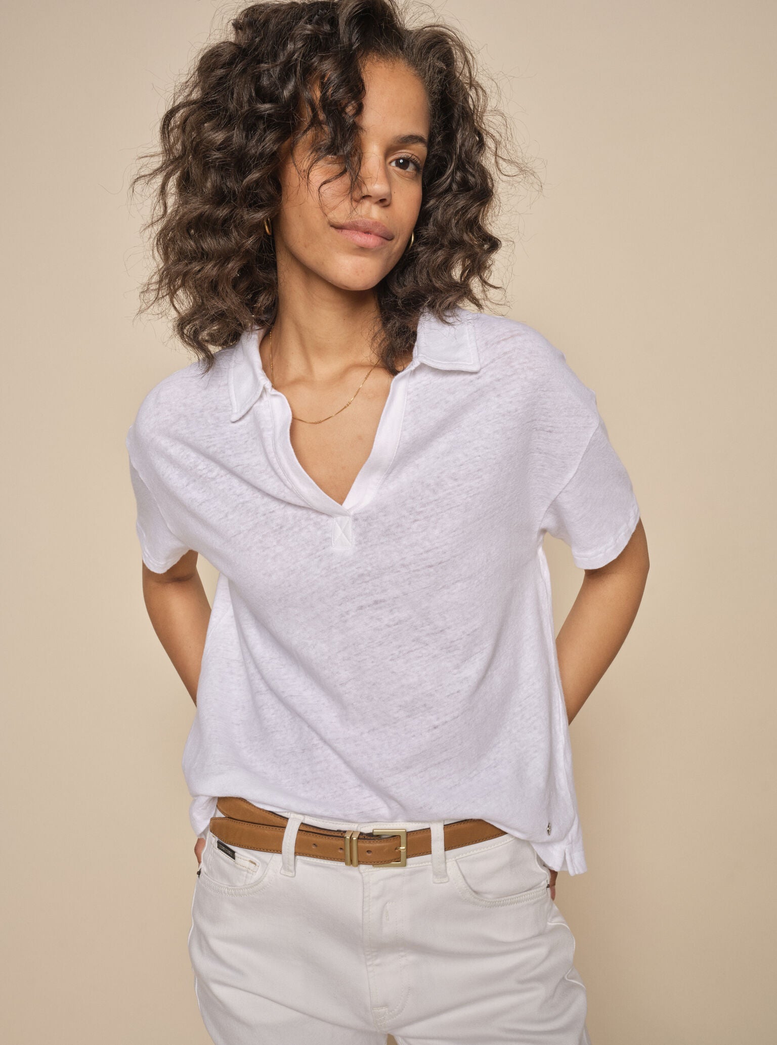 Modelshot / White / Detail